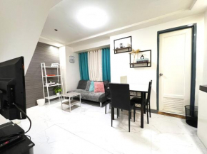 Serenity Loft, near QC's Vibrant Scene and Dining